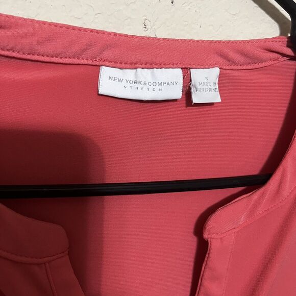 New York & Co Top Womens Size S Stretch Coral Pink Blouse Popover V Neck Buttons - Picture 3 of 6